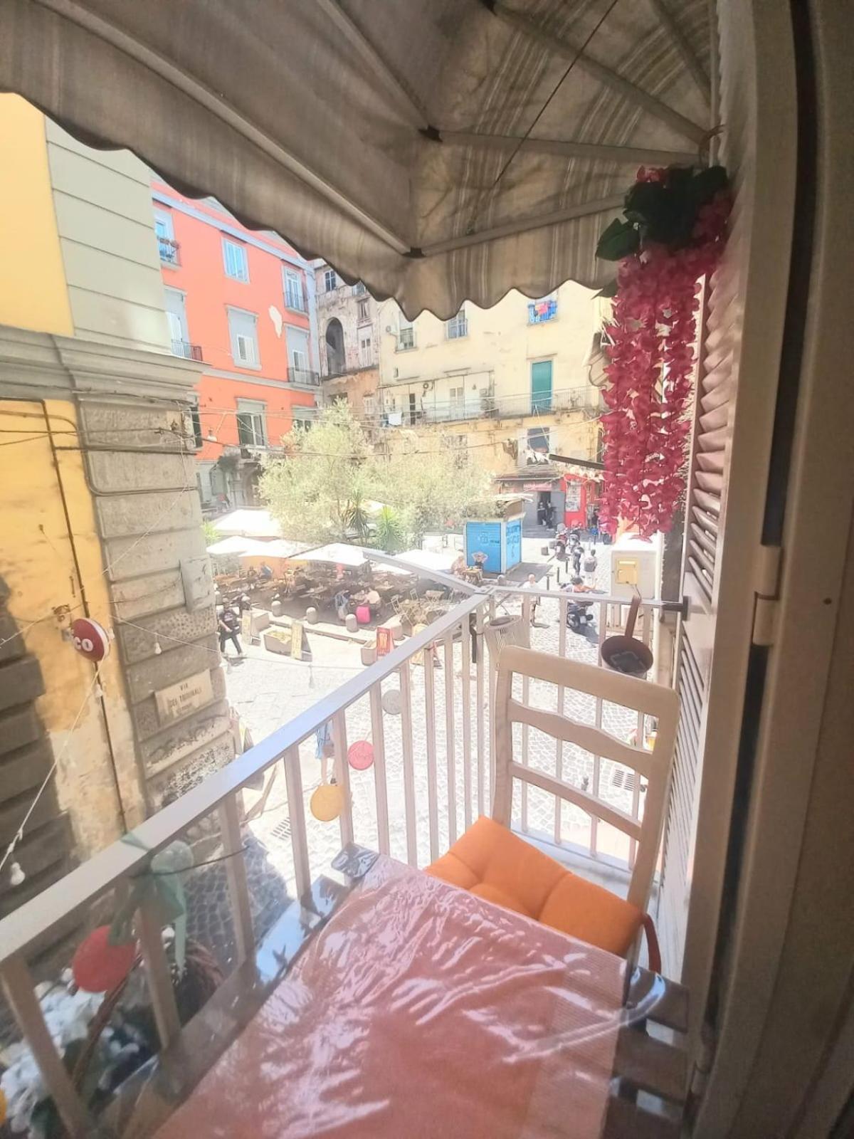 Il Balconcino Ai Tribunali *