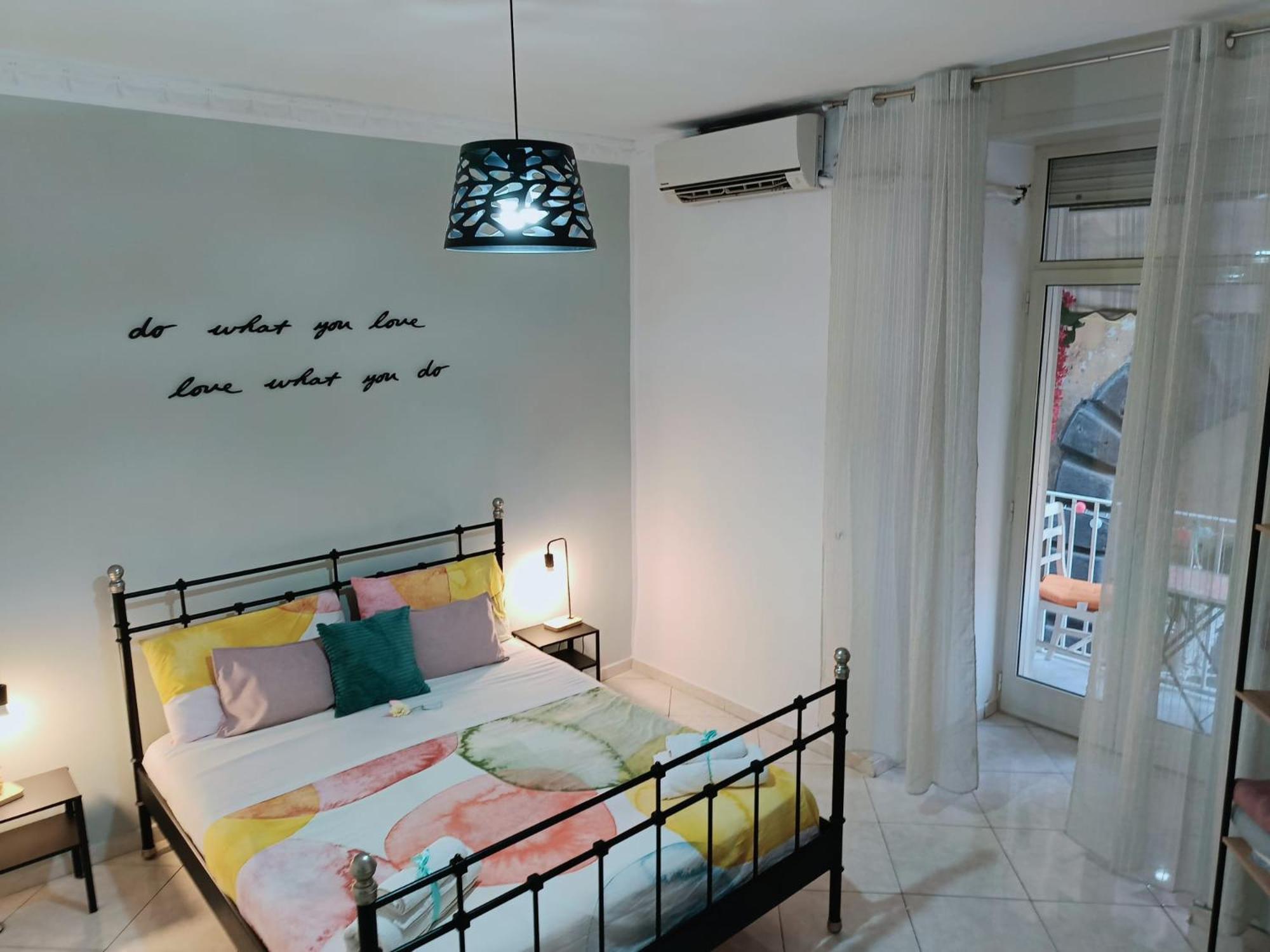 Il Balconcino Ai Tribunali Napels